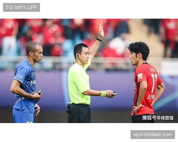 想知道合理冲撞区的判罚标准？看NBA裁判如何精准区分进攻犯规和阻挡犯规！